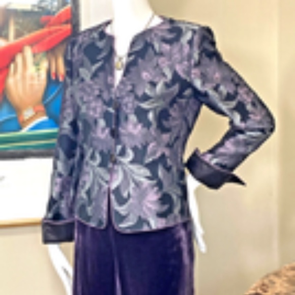 ๐๐ท๏ธ Armani Vintage Two-Piece Ensemble  size 8 - Picture 10 of 14